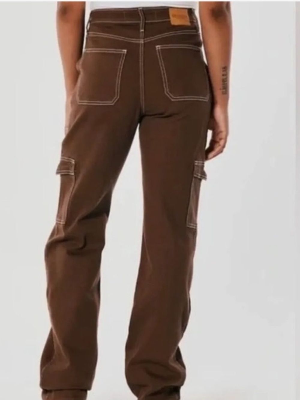 Trending Hollister Ultra High Rise Dad Jeans Cargo Brown Contrast Stitch W27 L31